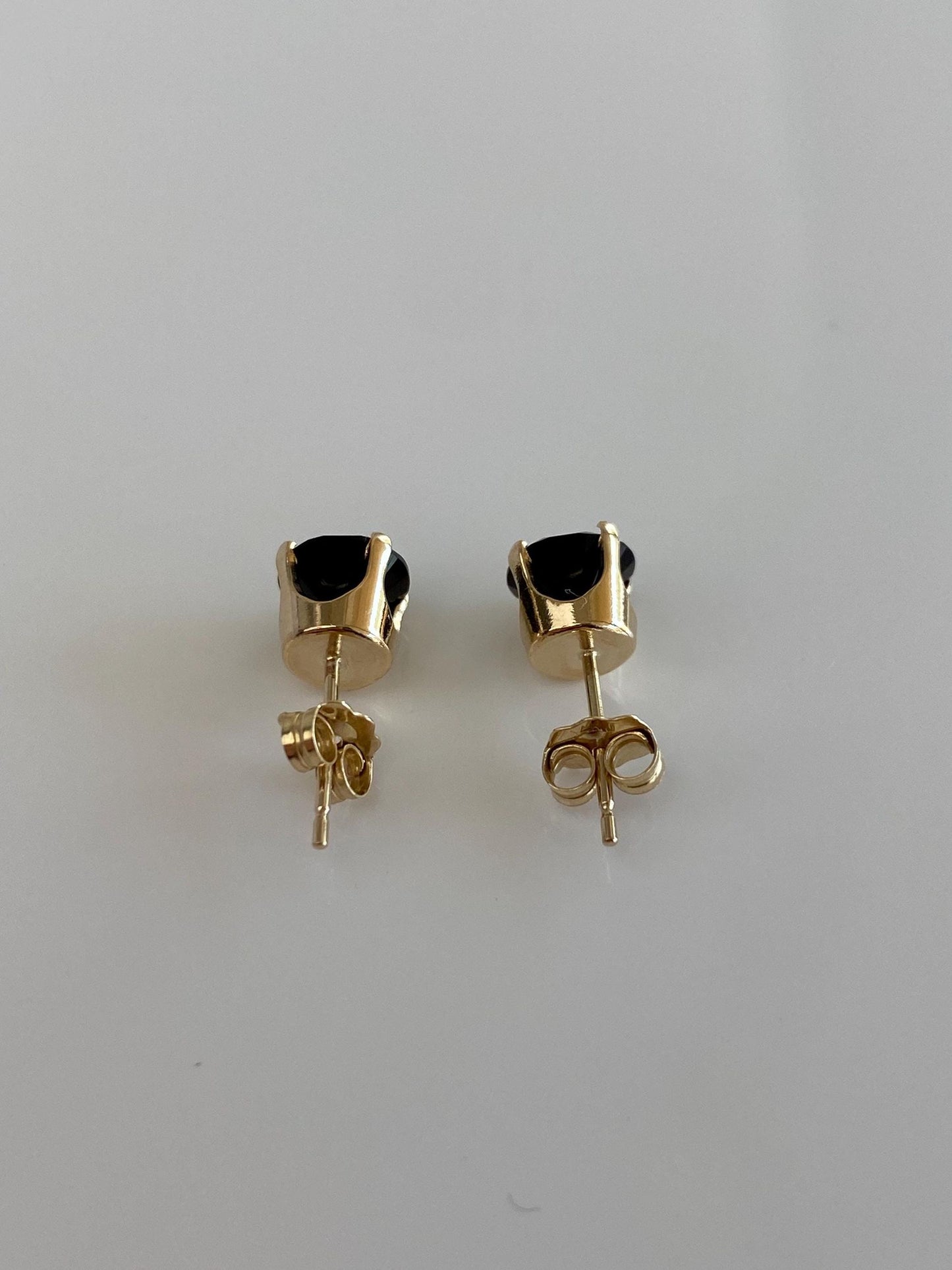 Vintage Solid 14k Yellow Gold Black Onyx Stud Earrings