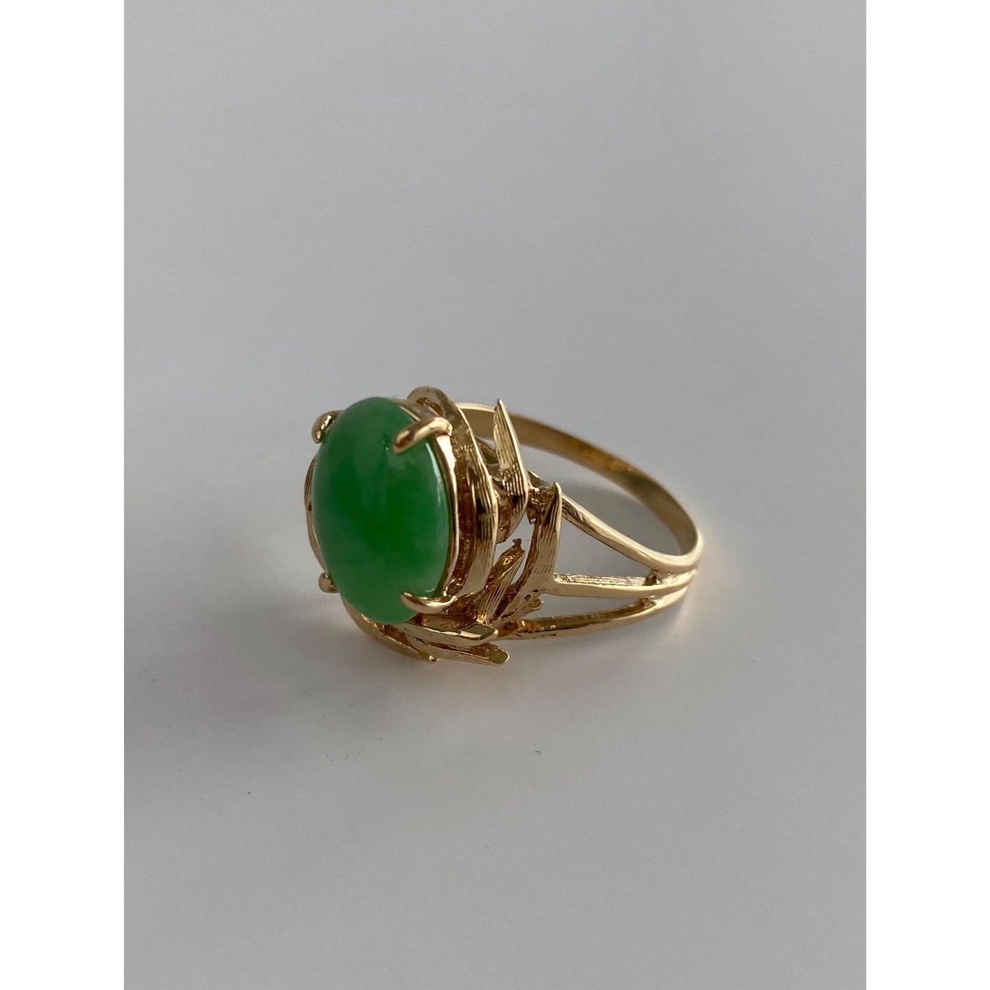 Vintage Solid 14k Yellow Gold Jade Ring - Size 9.25
