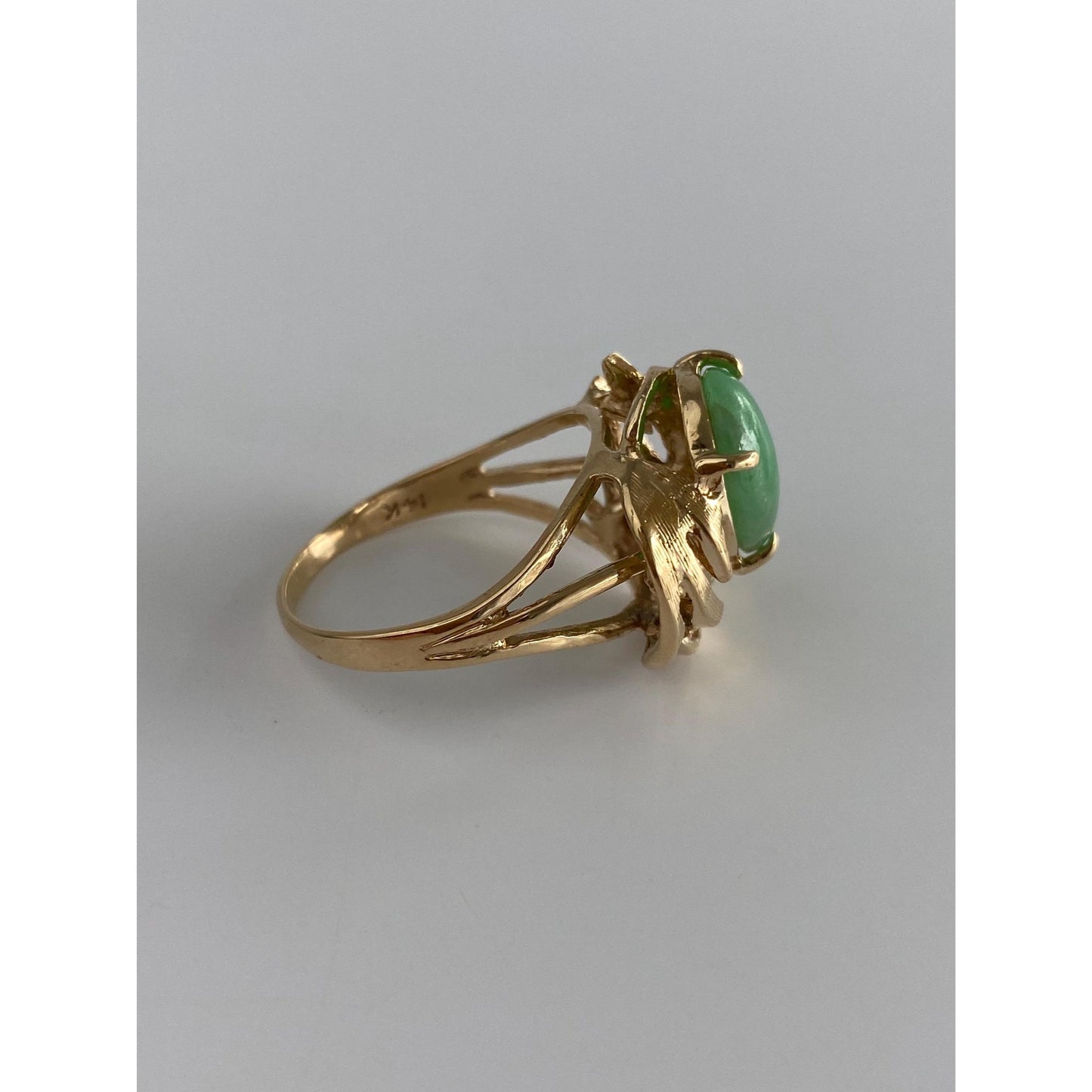 Vintage Solid 14k Yellow Gold Jade Ring - Size 9.25