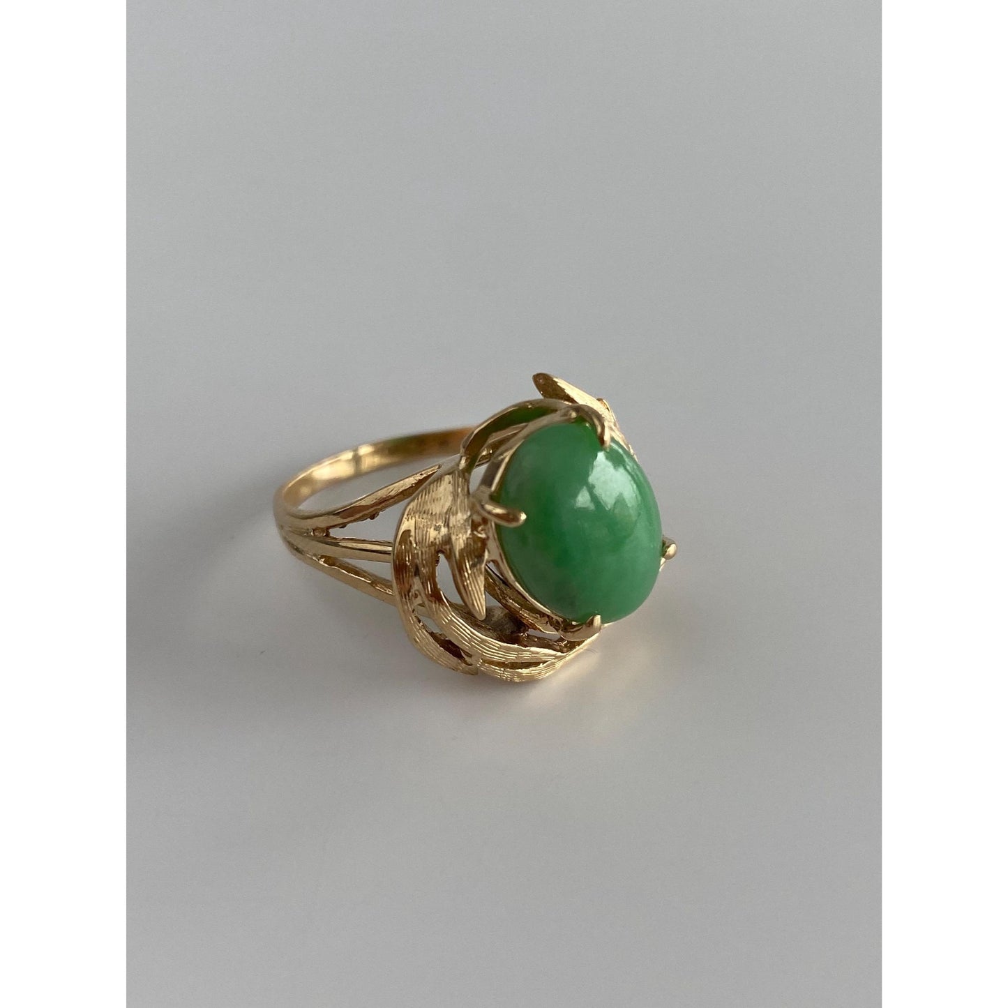 Vintage Solid 14k Yellow Gold Jade Ring - Size 9.25