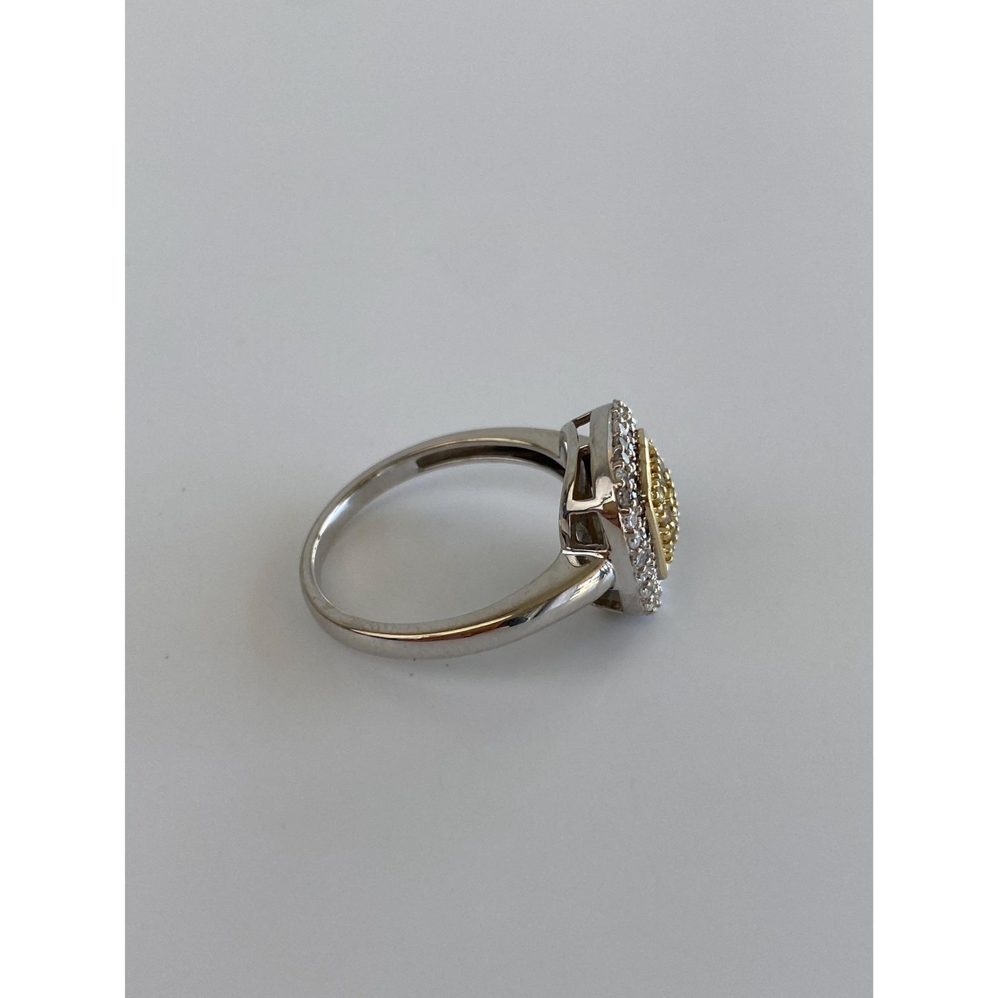 Vintage Solid 14k White & Yellow Gold Diamond Ring - Size 6.75