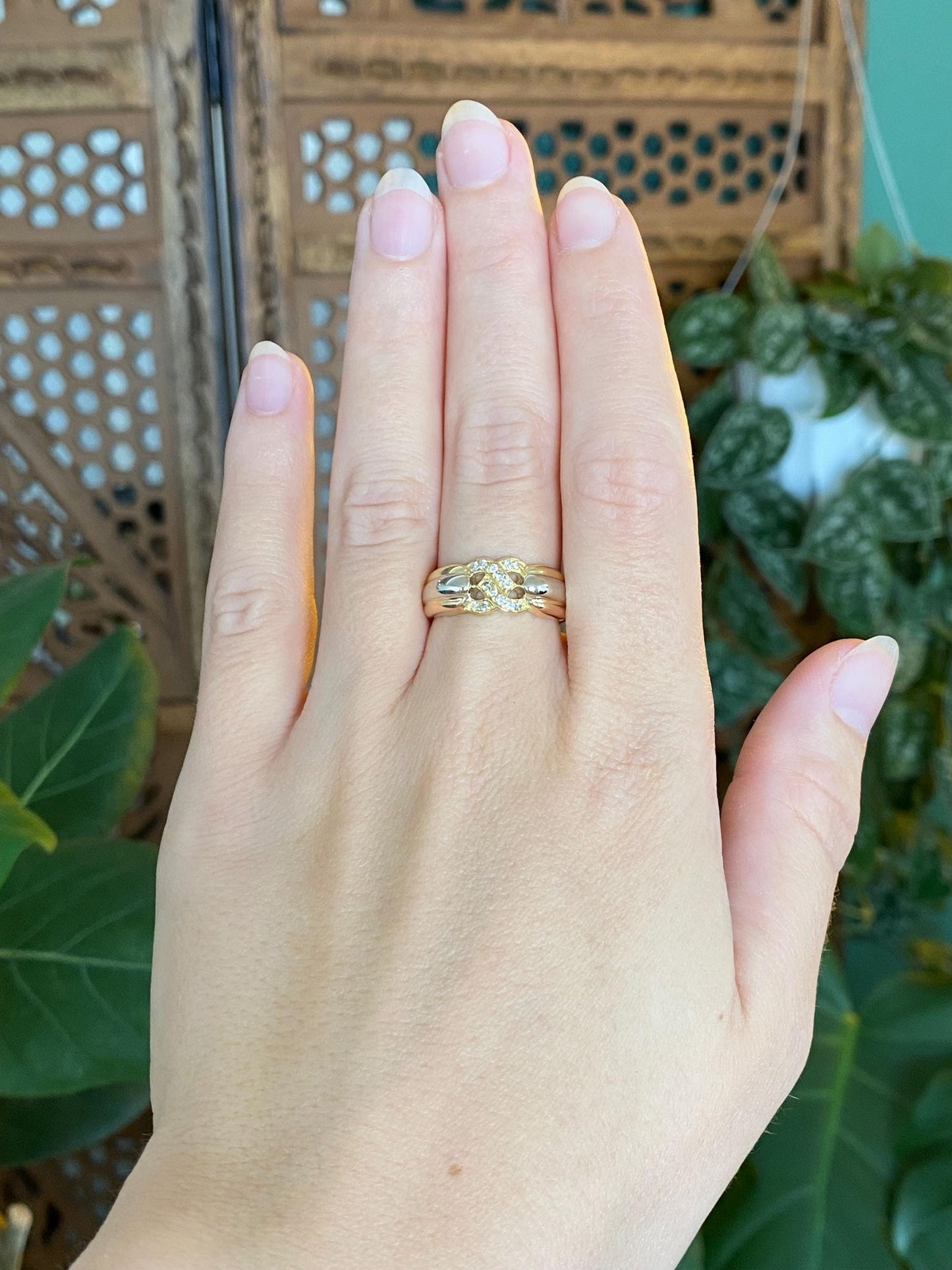Vintage Solid 18k White & Yellow Gold Diamond Ring Band - Size 7