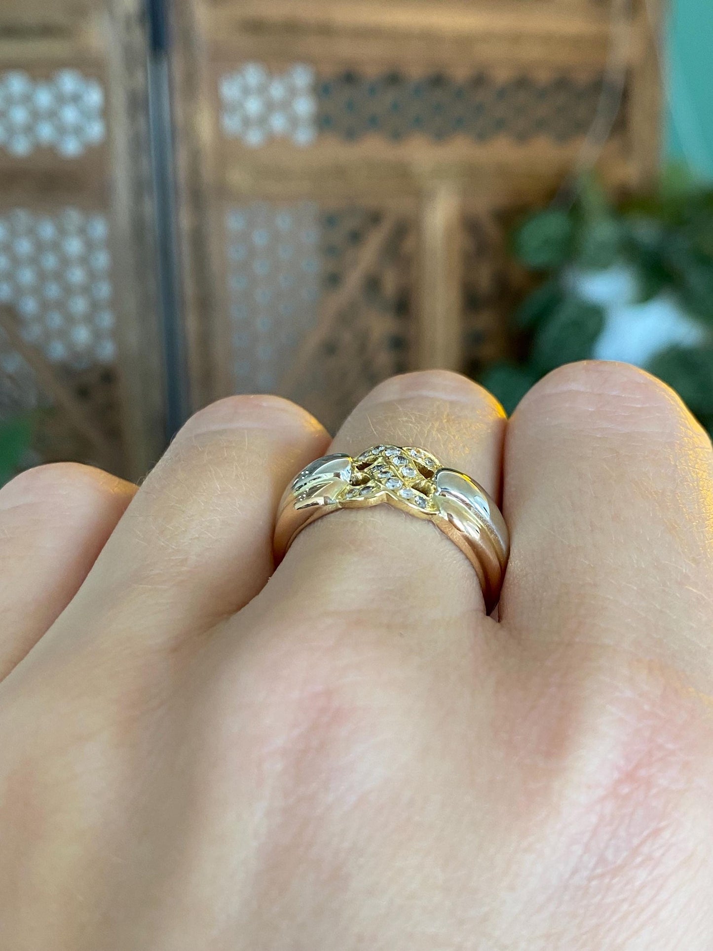 Vintage Solid 18k White & Yellow Gold Diamond Ring Band - Size 7