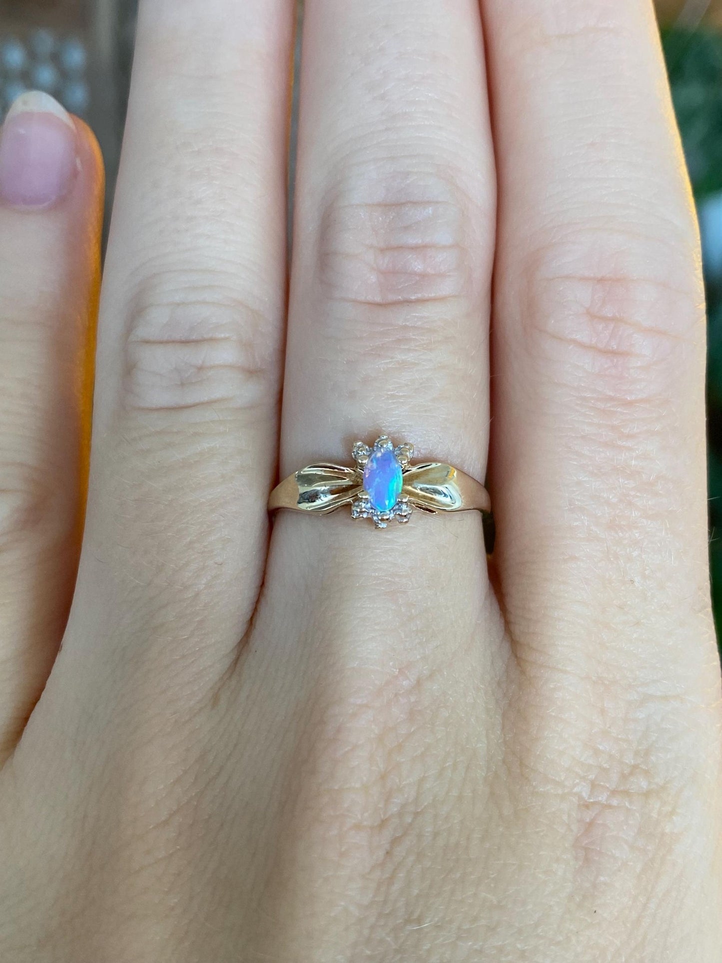 Vintage Solid 10k Yellow Gold Opal Ring - Size 6.75