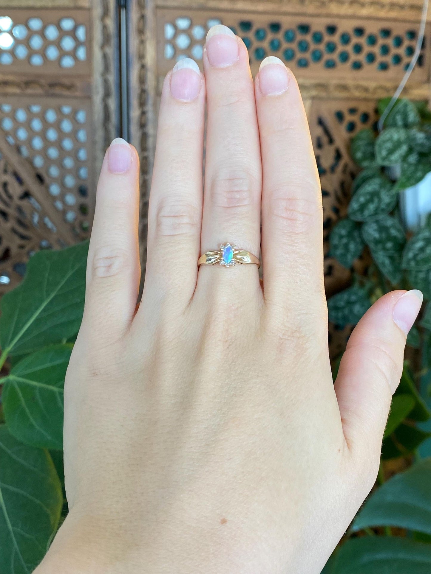 Vintage Solid 10k Yellow Gold Opal Ring - Size 6.75