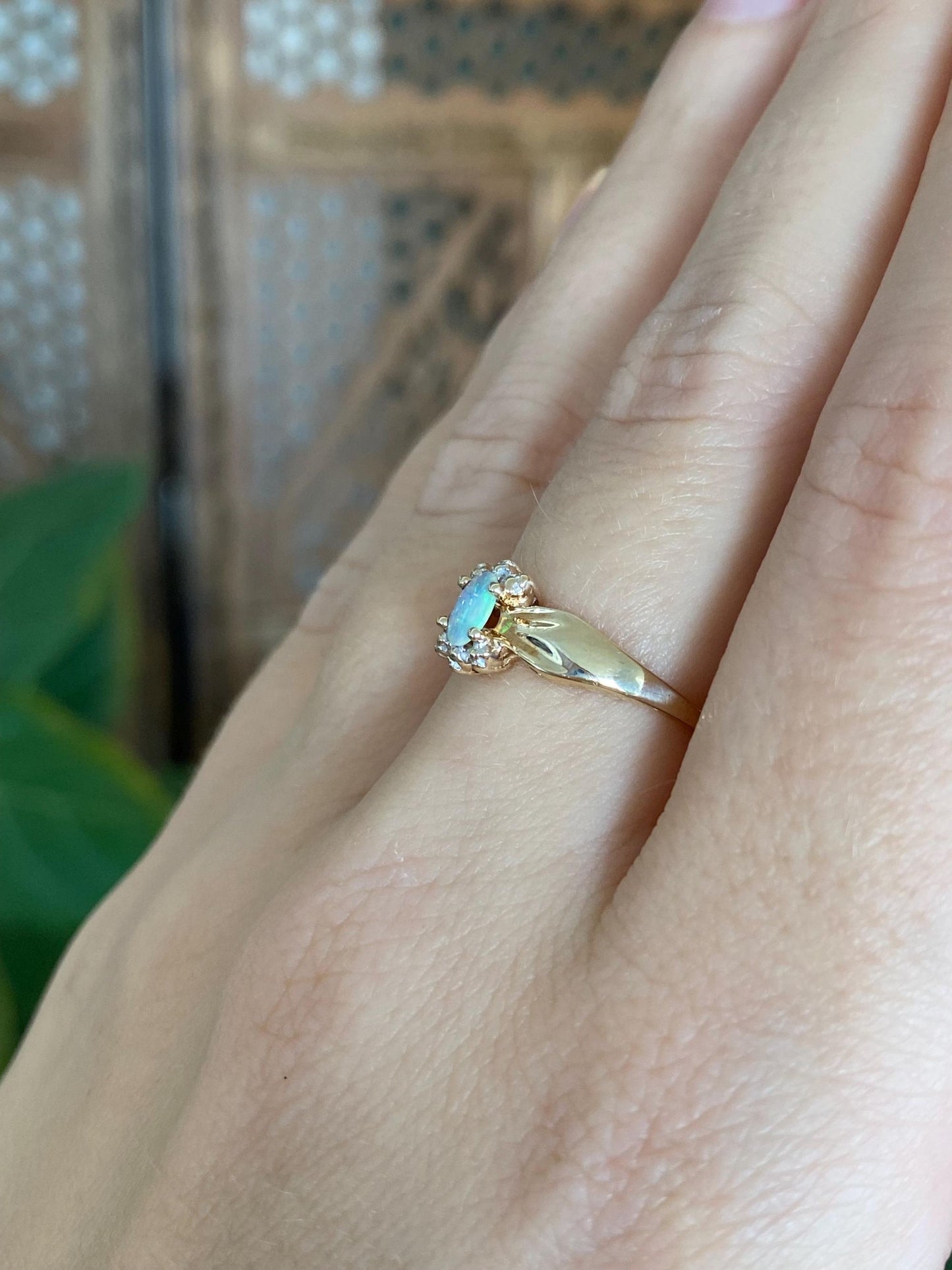 Vintage Solid 10k Yellow Gold Opal Ring - Size 6.75
