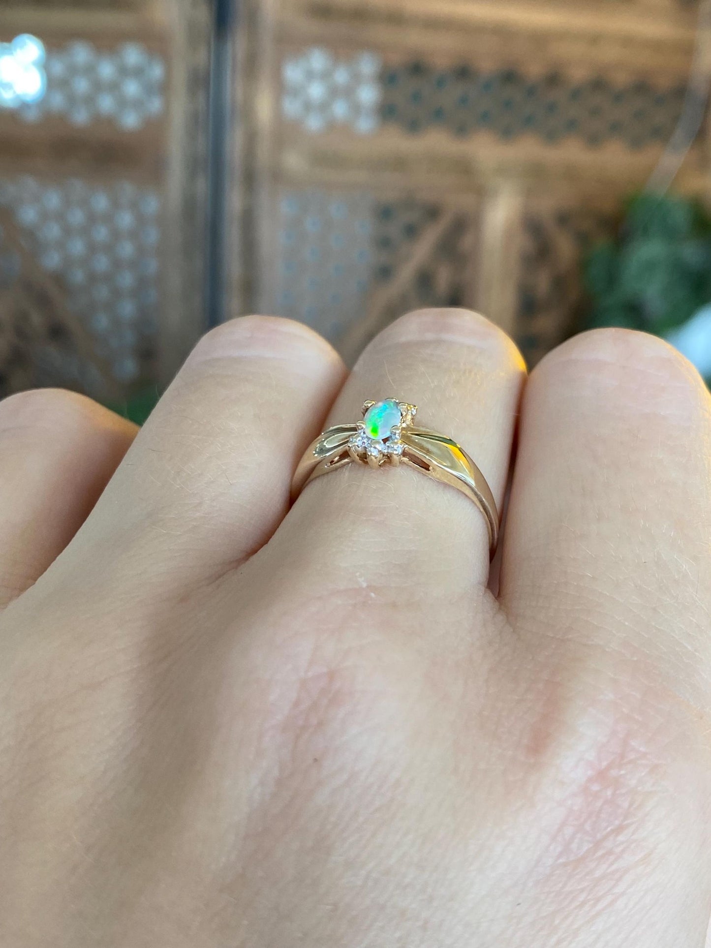 Vintage Solid 10k Yellow Gold Opal Ring - Size 6.75