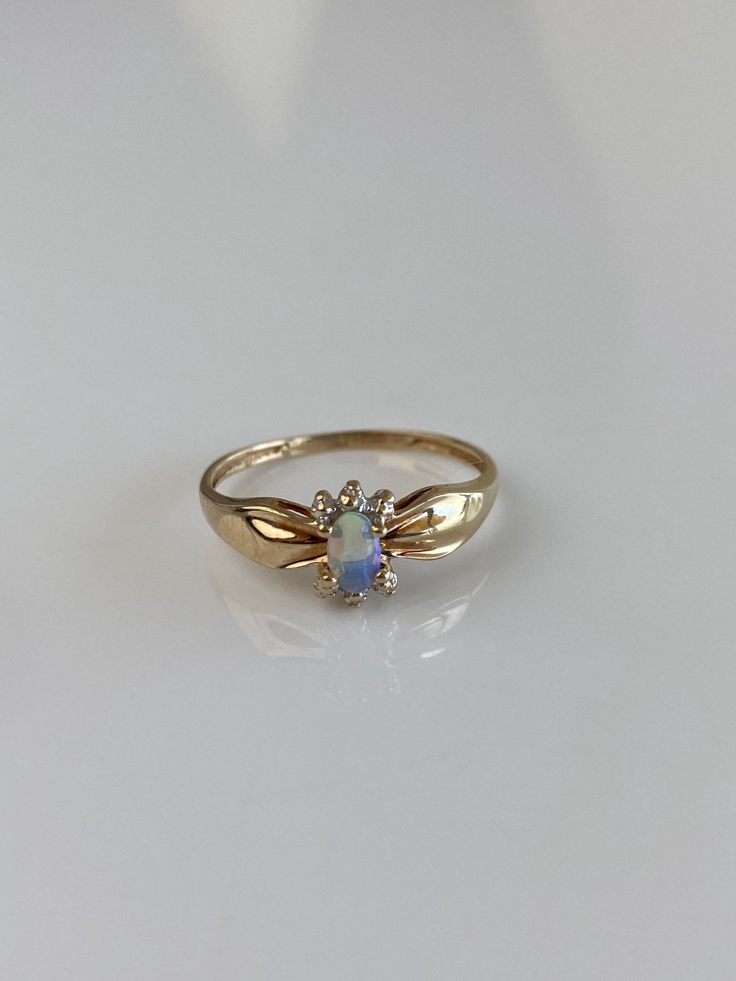Vintage Solid 10k Yellow Gold Opal Ring - Size 6.75