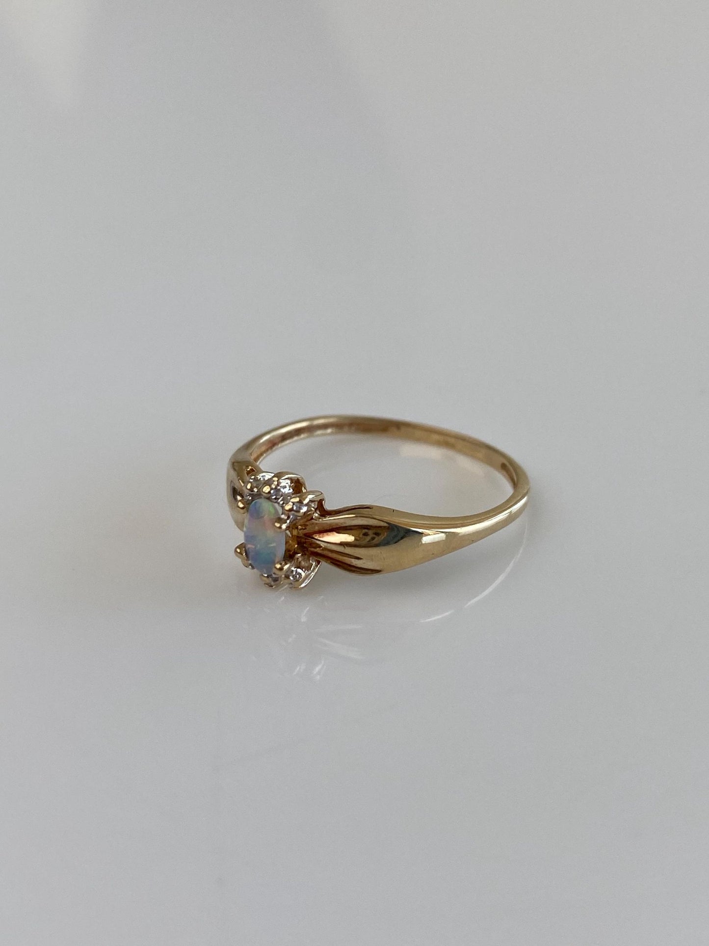 Vintage Solid 10k Yellow Gold Opal Ring - Size 6.75