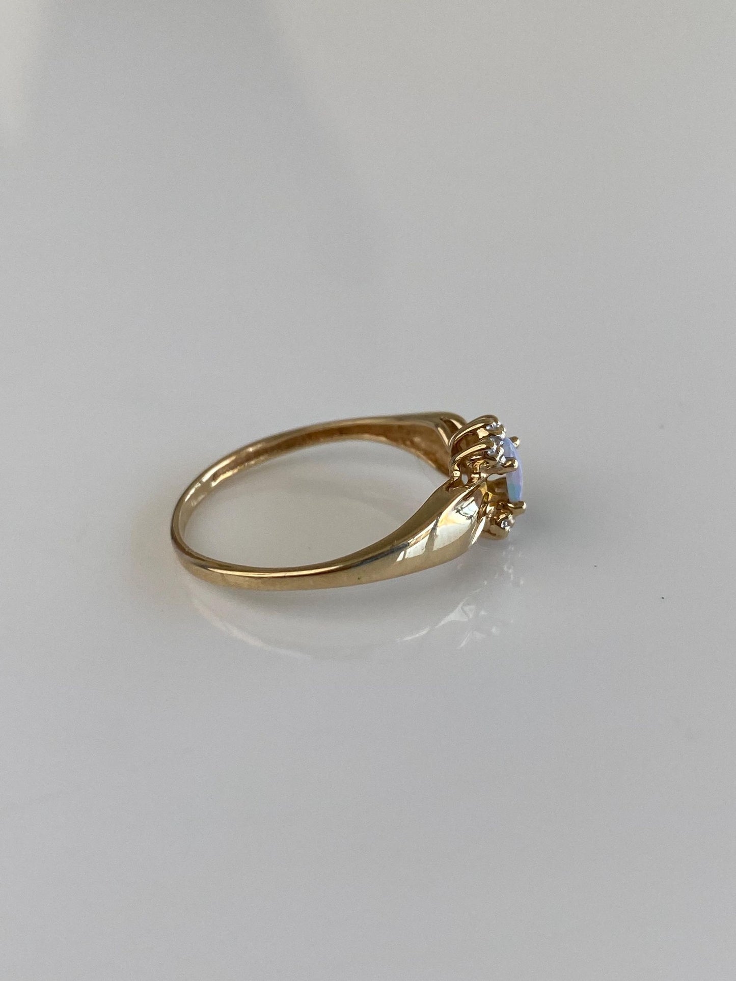 Vintage Solid 10k Yellow Gold Opal Ring - Size 6.75