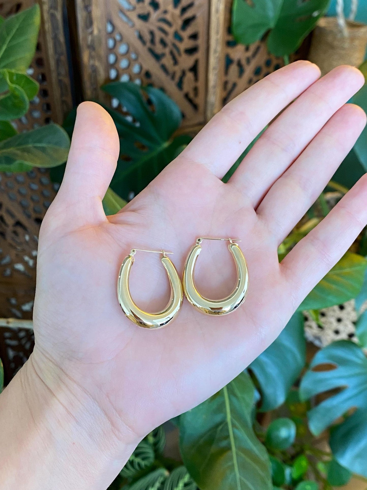 Vintage 14k Yellow Gold Tapered Oval Hoop Earrings