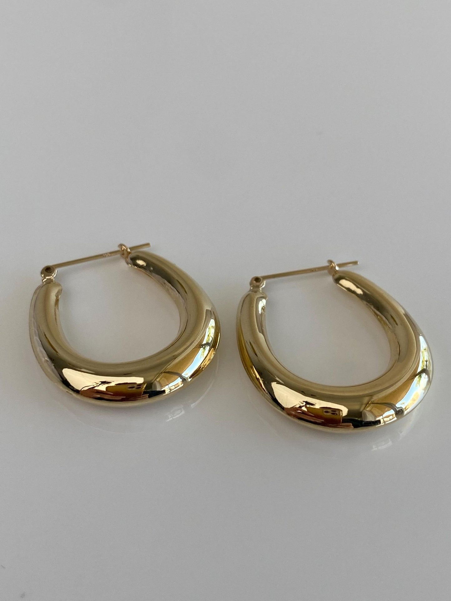 Vintage 14k Yellow Gold Tapered Oval Hoop Earrings