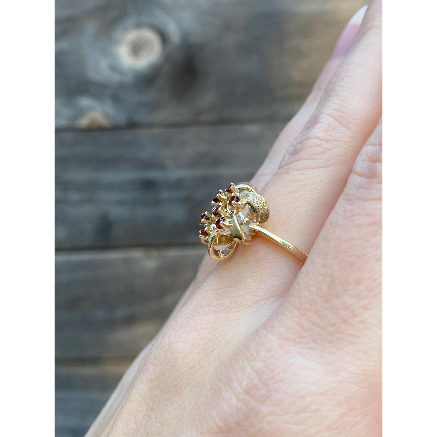 Vintage Solid 14k Yellow Gold Garnet Knot Ring - Size 6.25