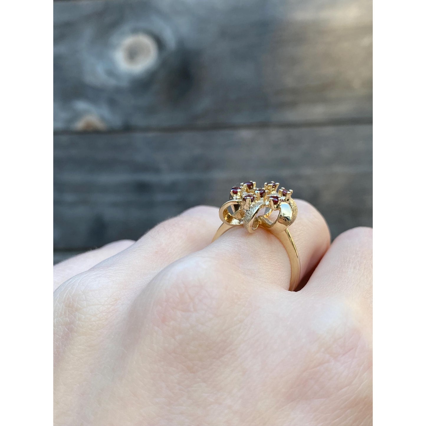 Vintage Solid 14k Yellow Gold Garnet Knot Ring - Size 6.25