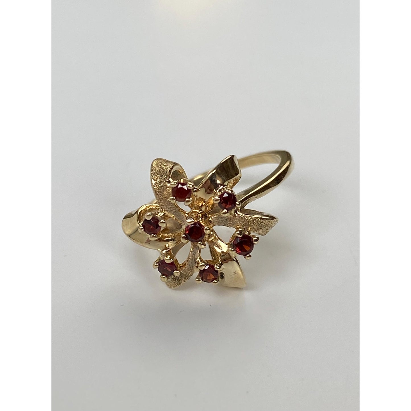 Vintage Solid 14k Yellow Gold Garnet Knot Ring - Size 6.25