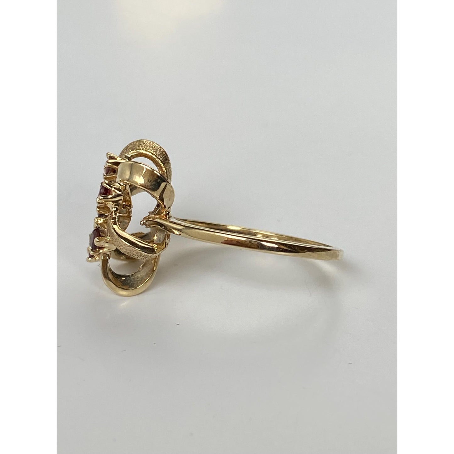 Vintage Solid 14k Yellow Gold Garnet Knot Ring - Size 6.25