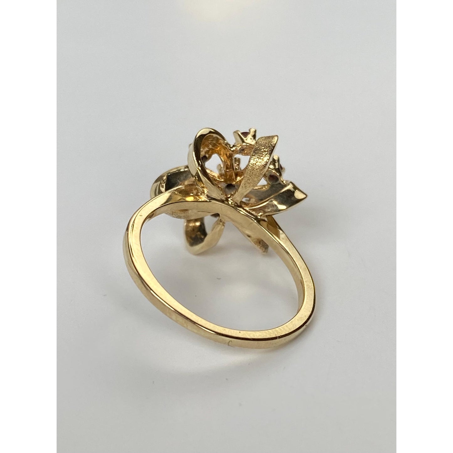 Vintage Solid 14k Yellow Gold Garnet Knot Ring - Size 6.25