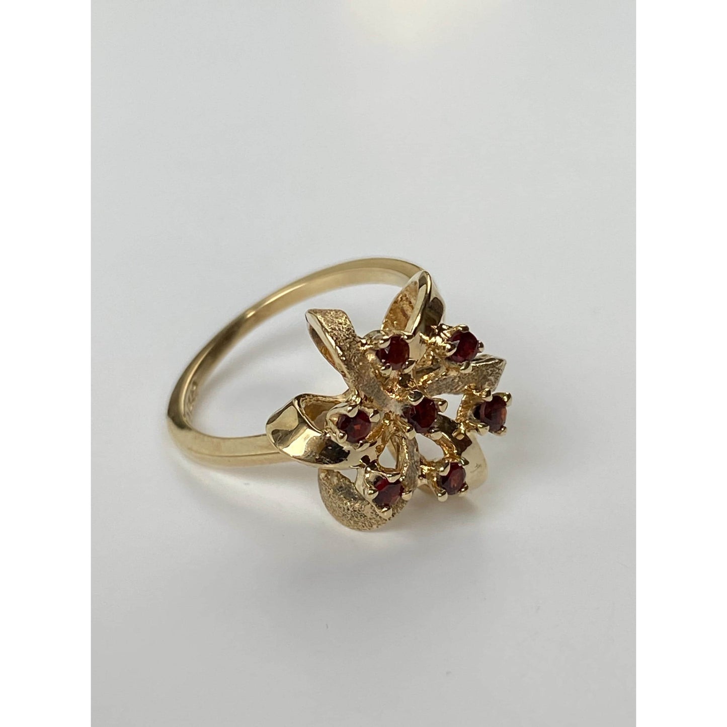 Vintage Solid 14k Yellow Gold Garnet Knot Ring - Size 6.25