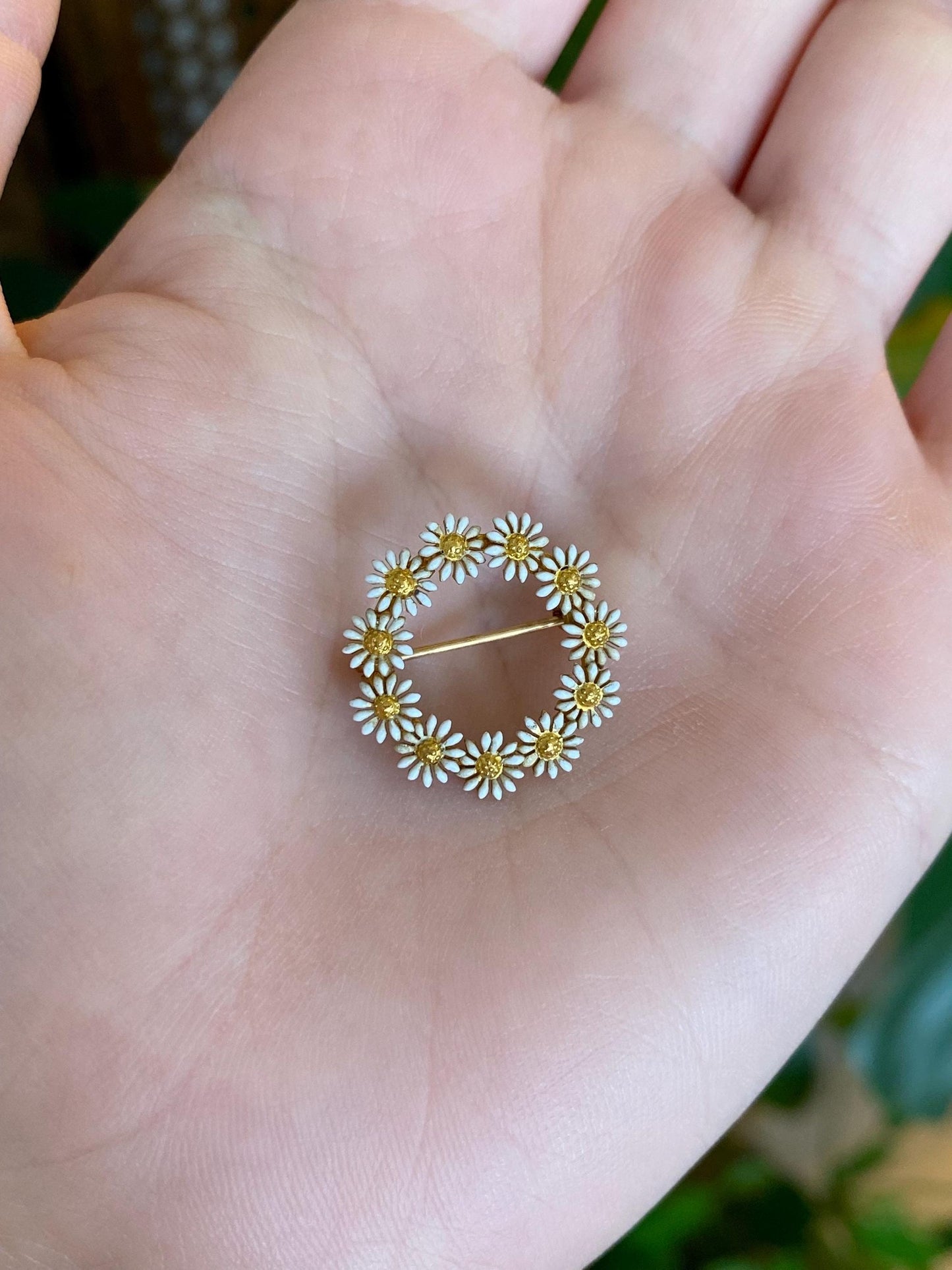 Vintage Solid 20k Yellow Gold Enamel Daisies Pin