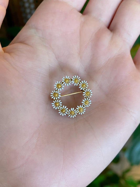 Vintage Solid 20k Yellow Gold Enamel Daisies Pin