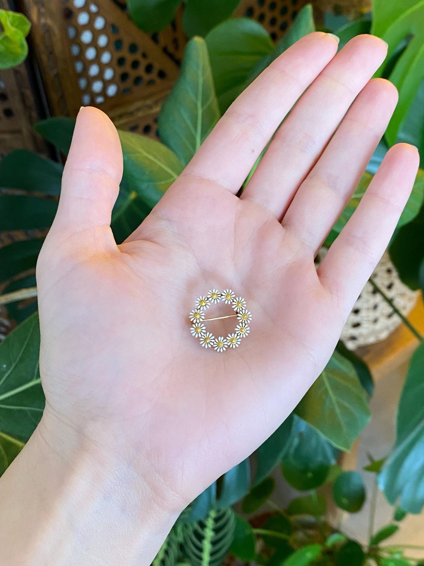 Vintage Solid 20k Yellow Gold Enamel Daisies Pin