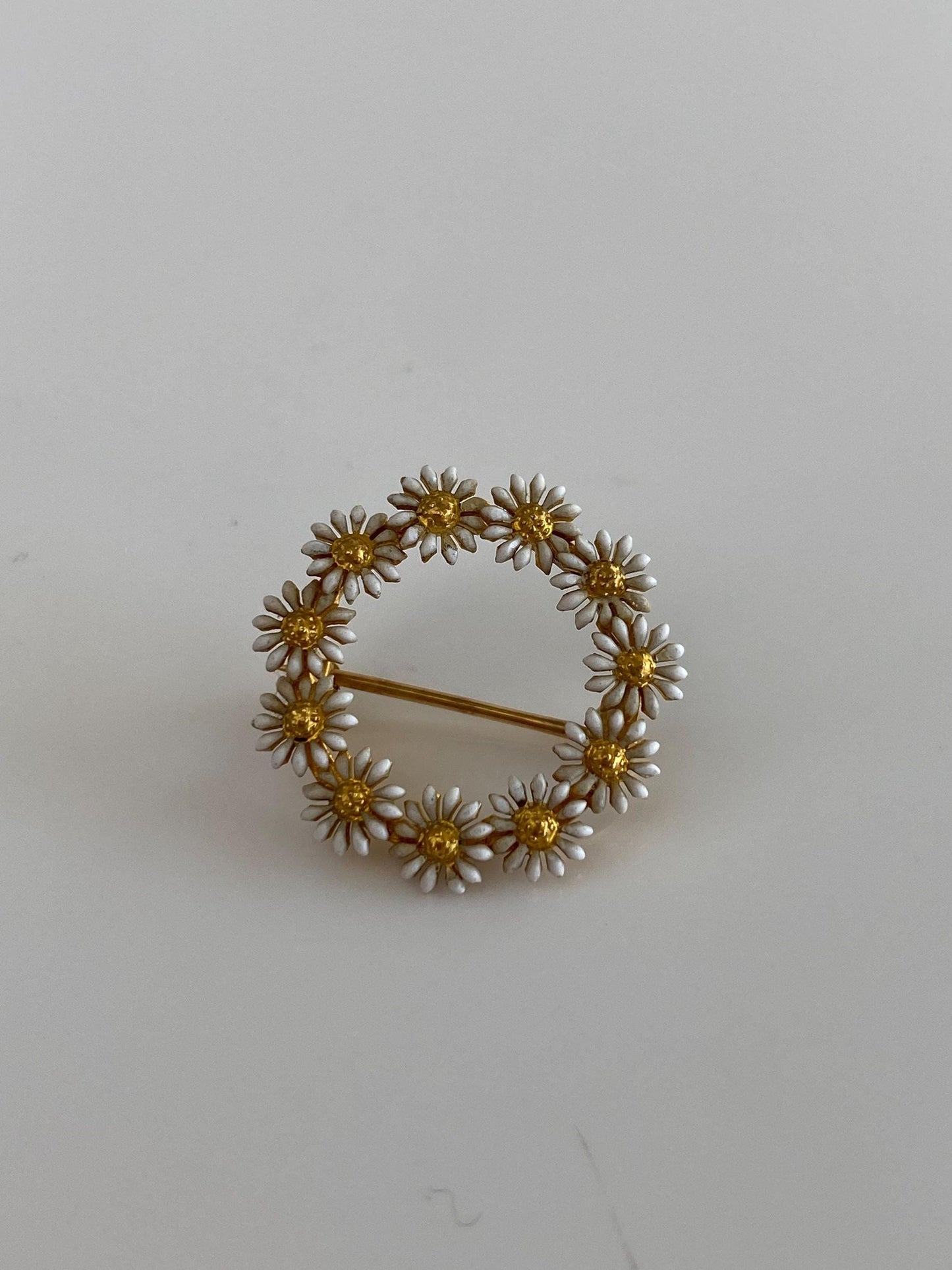 Vintage Solid 20k Yellow Gold Enamel Daisies Pin
