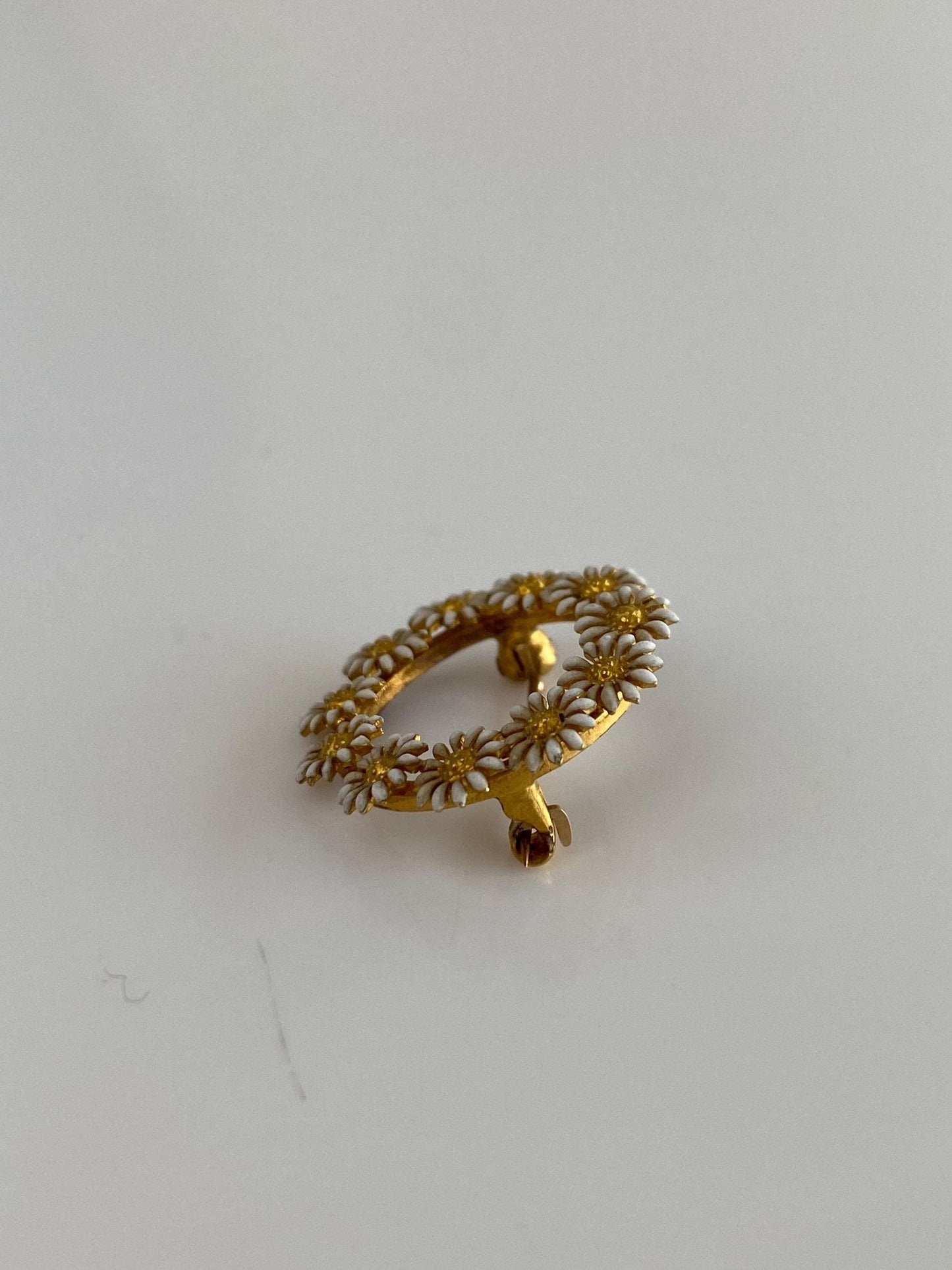 Vintage Solid 20k Yellow Gold Enamel Daisies Pin