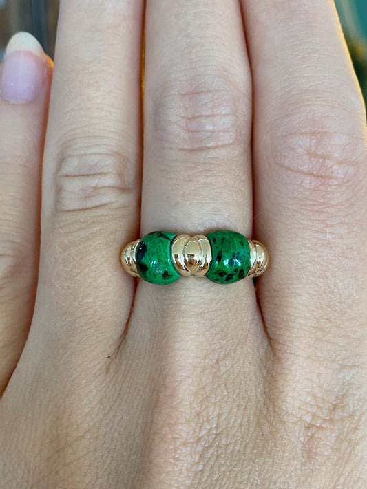 Vintage Solid 14k Yellow Gold Green Speckled Jasper Ring Band - Size 7