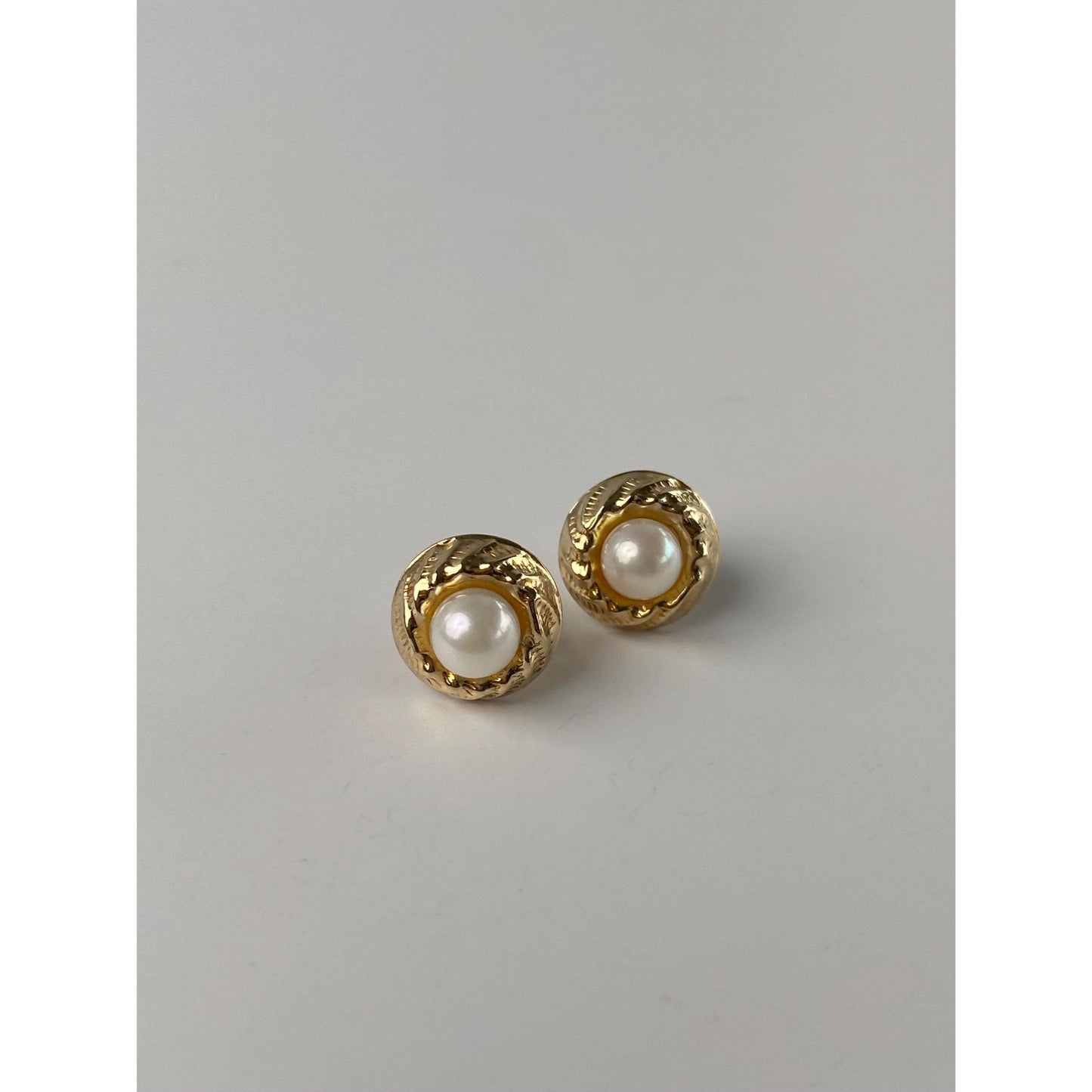 Vintage Solid 14k Yellow Gold Pearl Stud Earrings