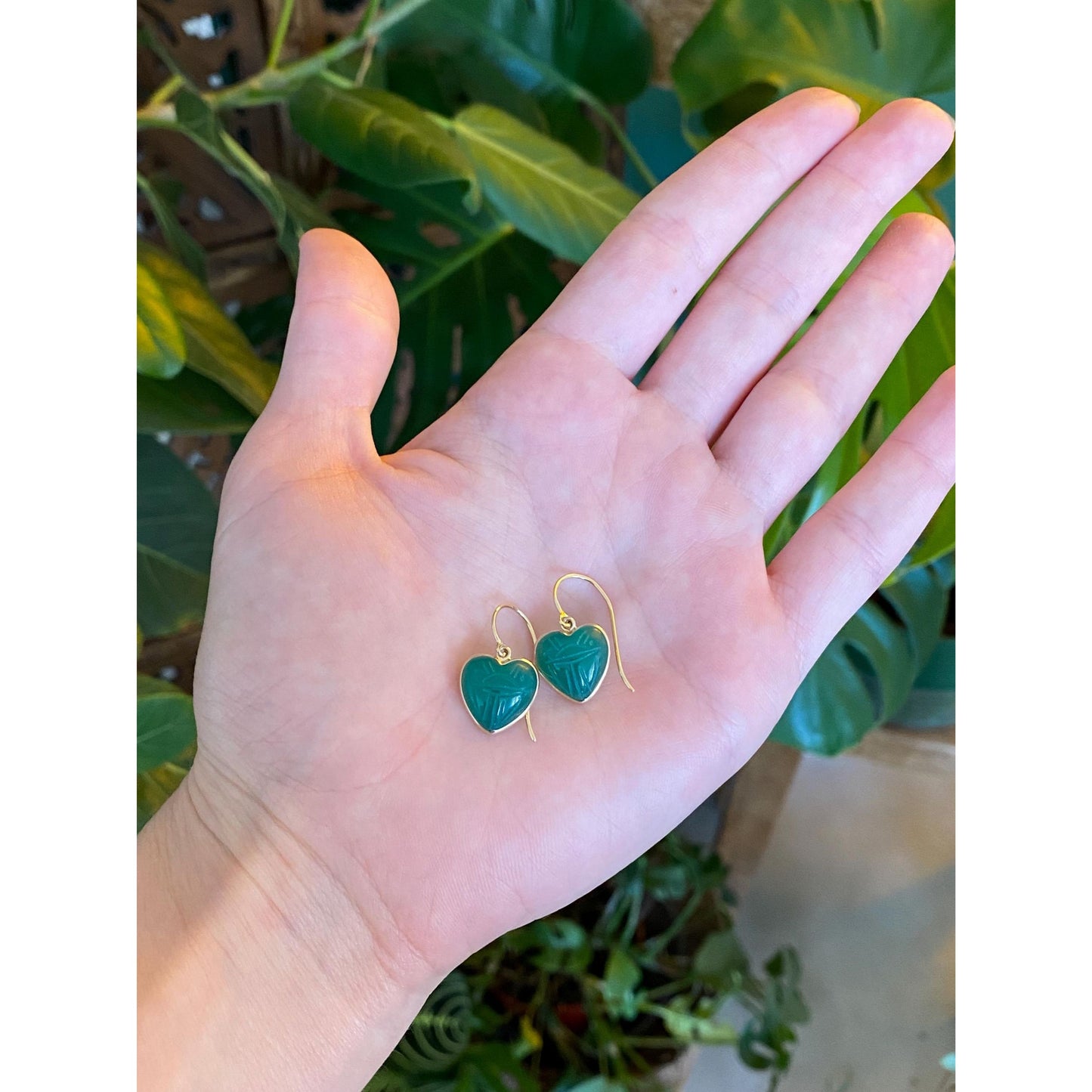 Vintage Solid 14k Yellow Gold Green Chalcedony Carved Scarab Heart Dangle Earrings