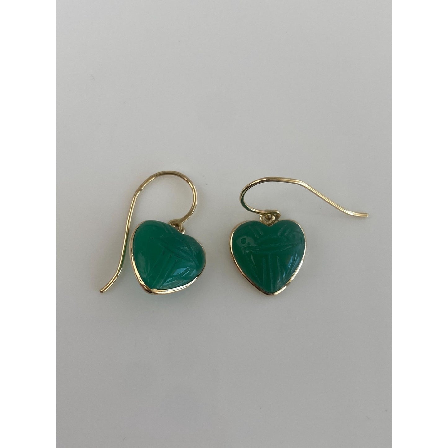 Vintage Solid 14k Yellow Gold Green Chalcedony Carved Scarab Heart Dangle Earrings