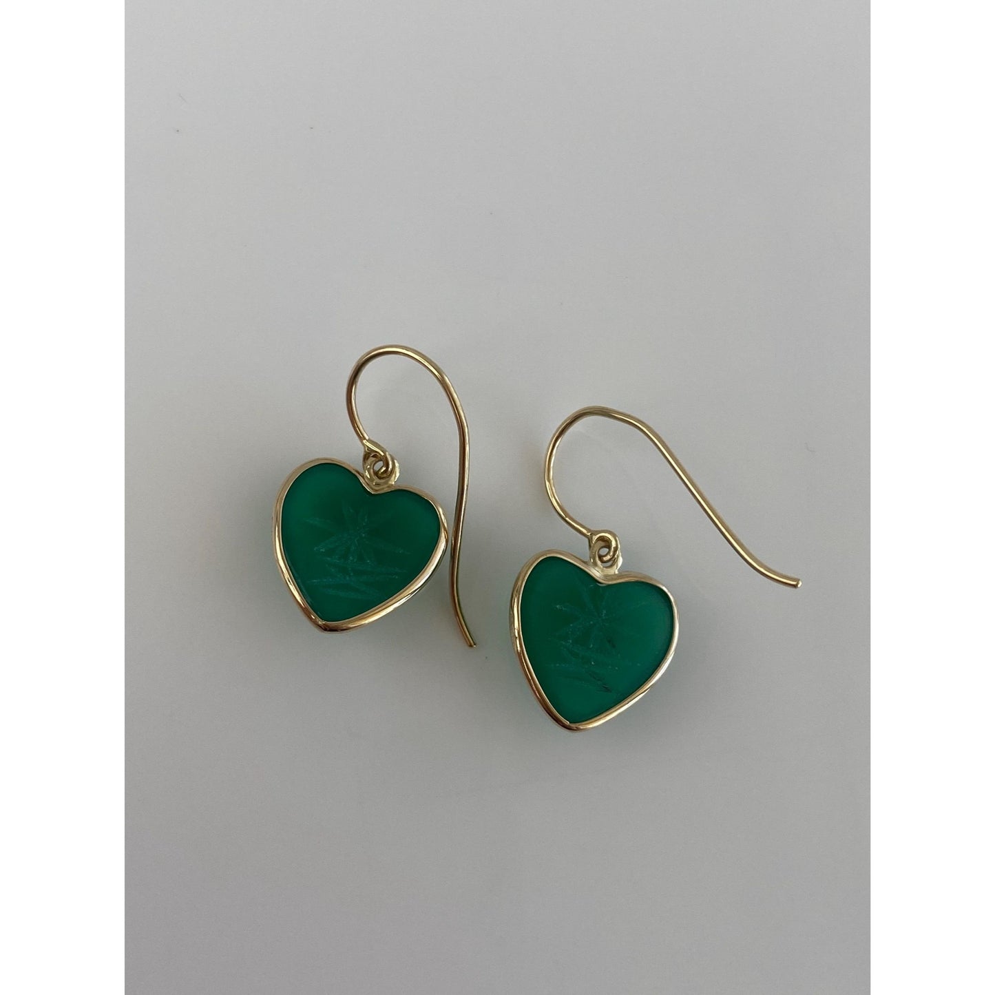 Vintage Solid 14k Yellow Gold Green Chalcedony Carved Scarab Heart Dangle Earrings