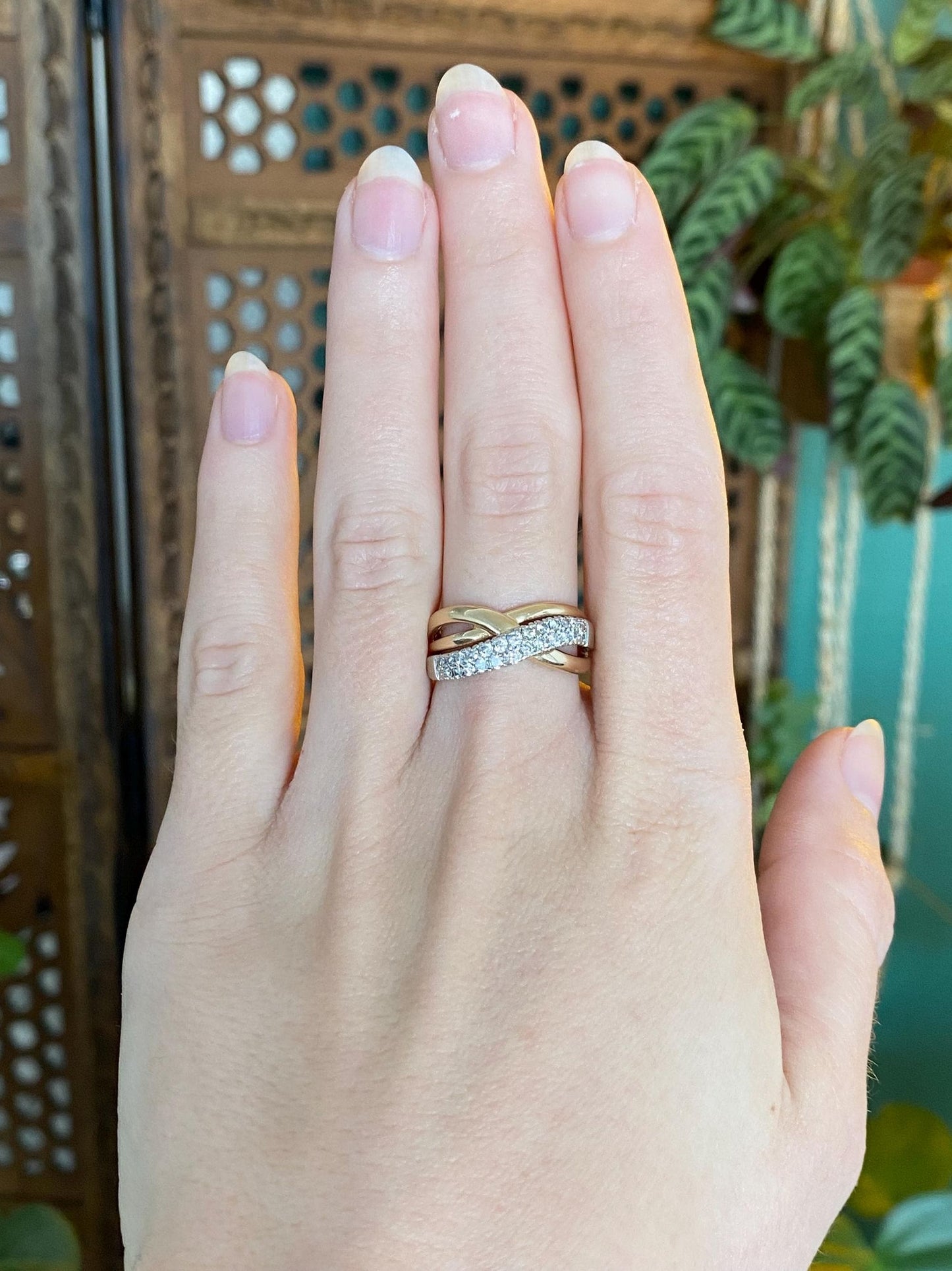 Vintage Solid 14k White & Yellow Gold Diamond Twist Ring Band - Size 7