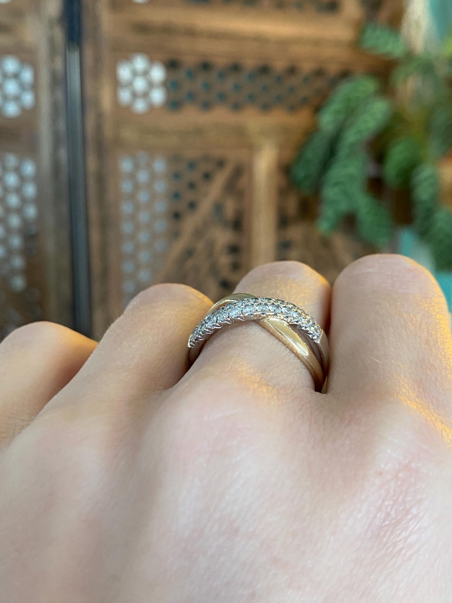 Vintage Solid 14k White & Yellow Gold Diamond Twist Ring Band - Size 7