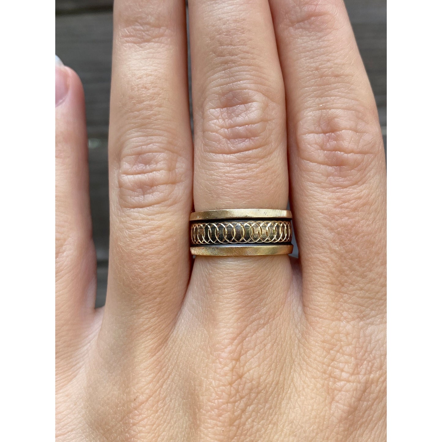 Vintage Solid 14k Yellow Gold Pattern Ring Band - Size 6.5