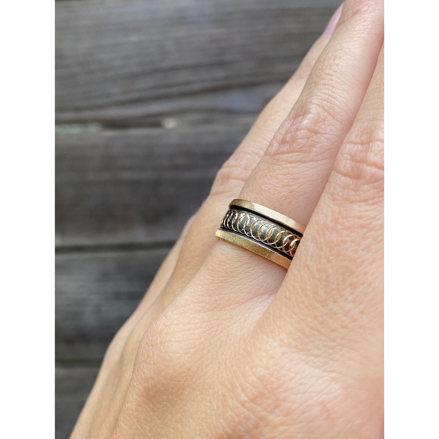 Vintage Solid 14k Yellow Gold Pattern Ring Band - Size 6.5