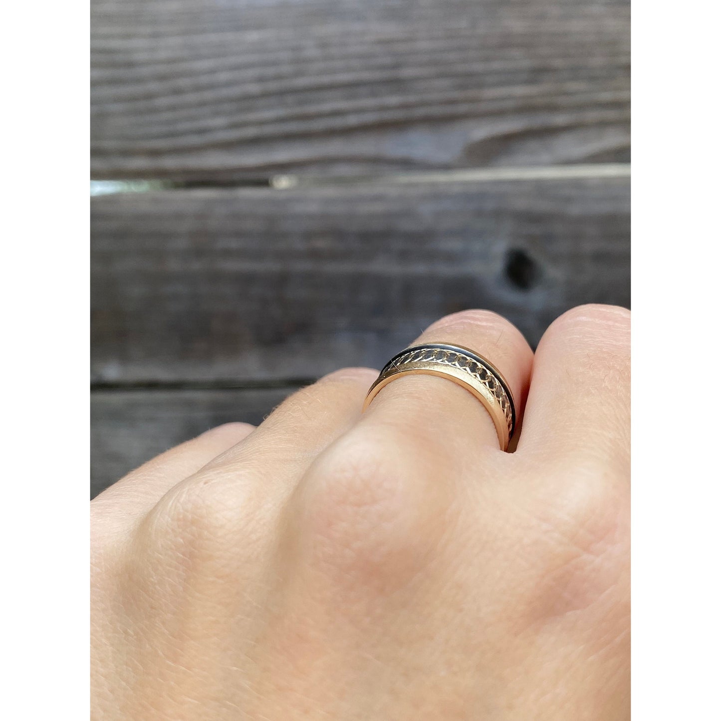 Vintage Solid 14k Yellow Gold Pattern Ring Band - Size 6.5