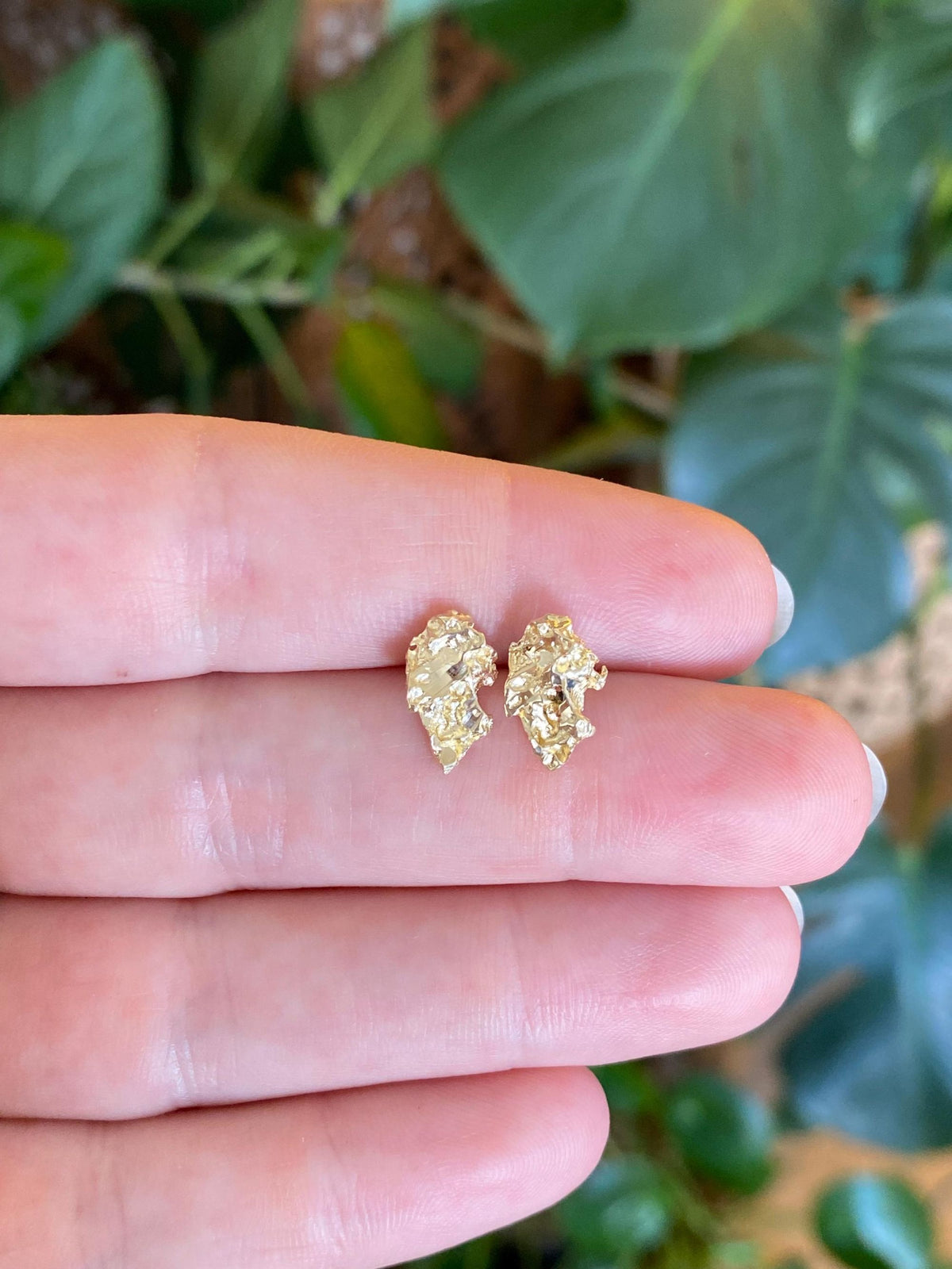 Vintage Solid 14k Yellow Gold Diamond Cut Gold Nugget Stud Earrings