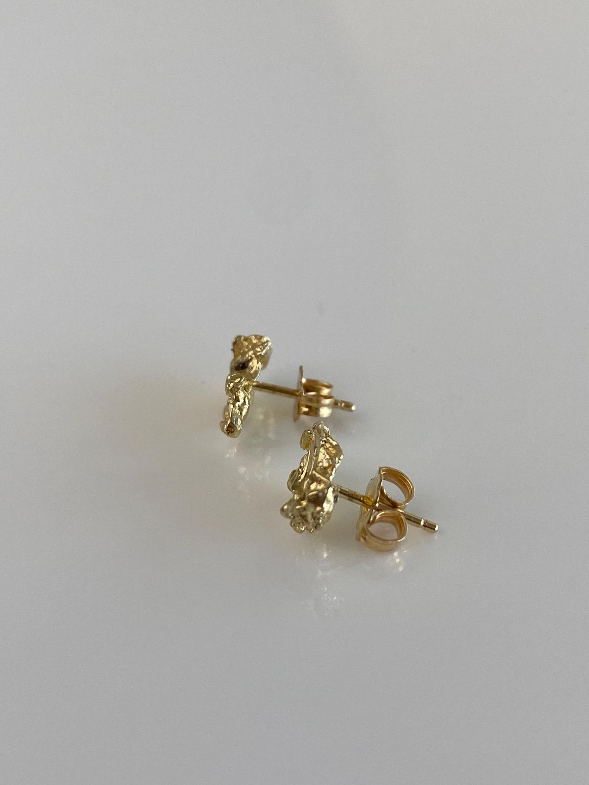 Vintage Solid 14k Yellow Gold Diamond Cut Gold Nugget Stud Earrings
