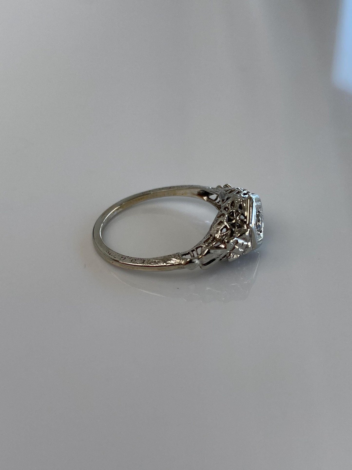 Vintage Solid 18k White Gold Clear Sapphire Art Deco Ring Band - Size 5.5