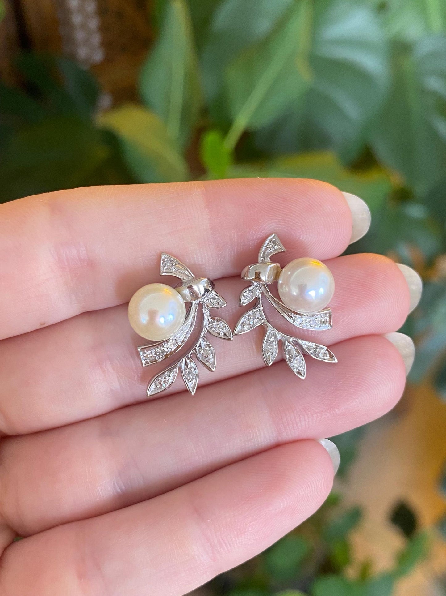 Vintage Solid 14k White Gold Diamond Pearl Leaves Stud Earrings