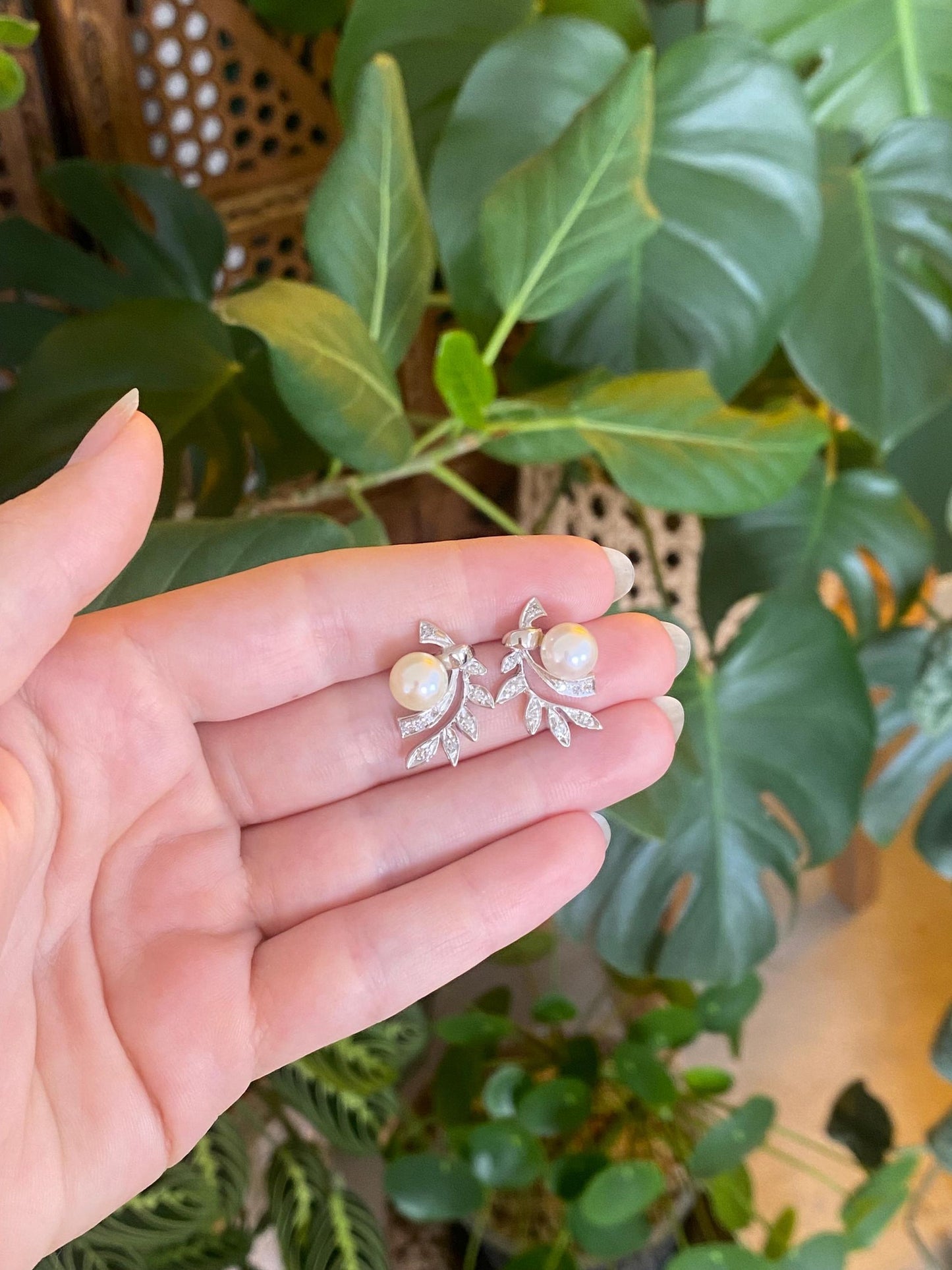 Vintage Solid 14k White Gold Diamond Pearl Leaves Stud Earrings