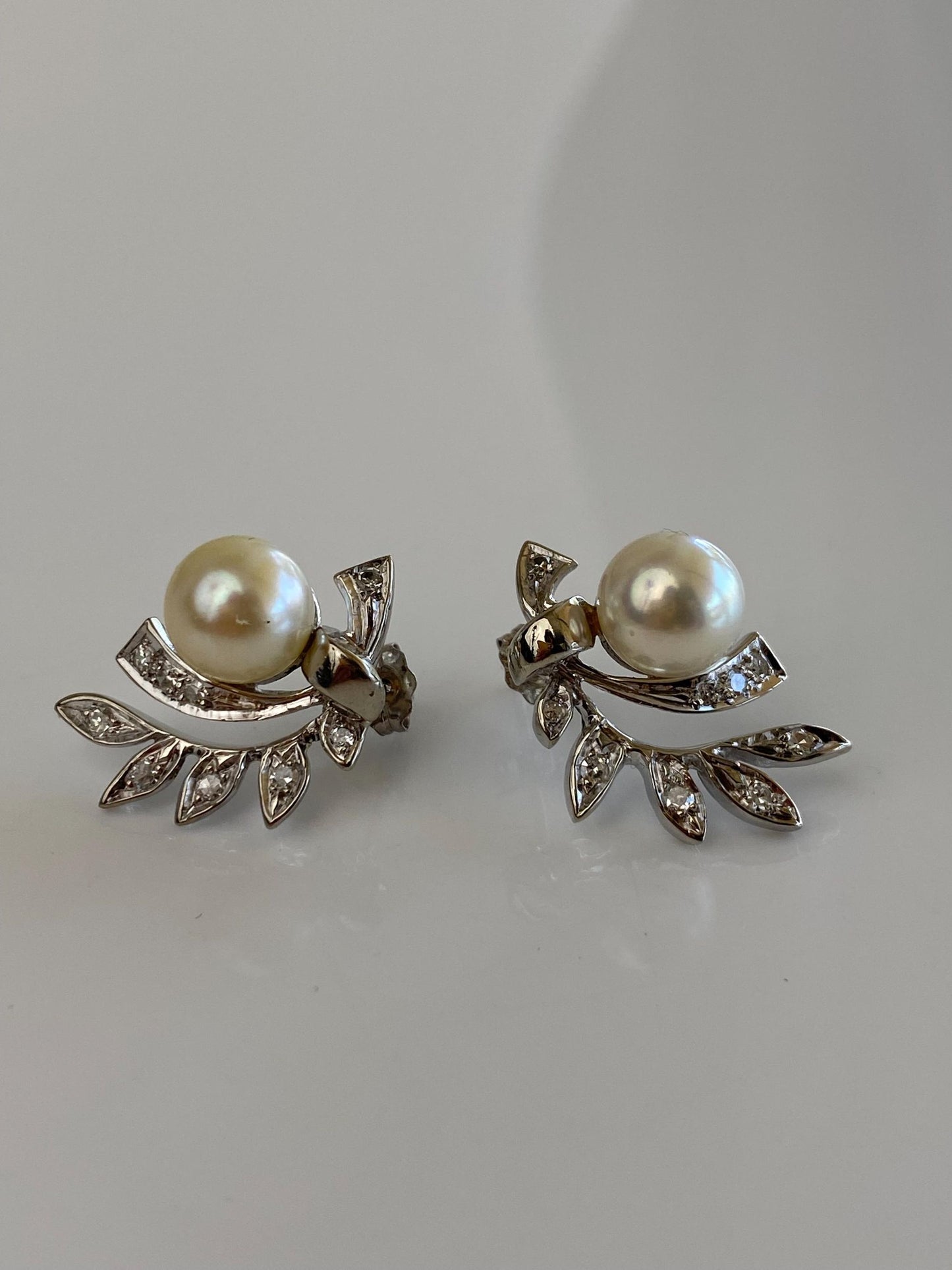 Vintage Solid 14k White Gold Diamond Pearl Leaves Stud Earrings