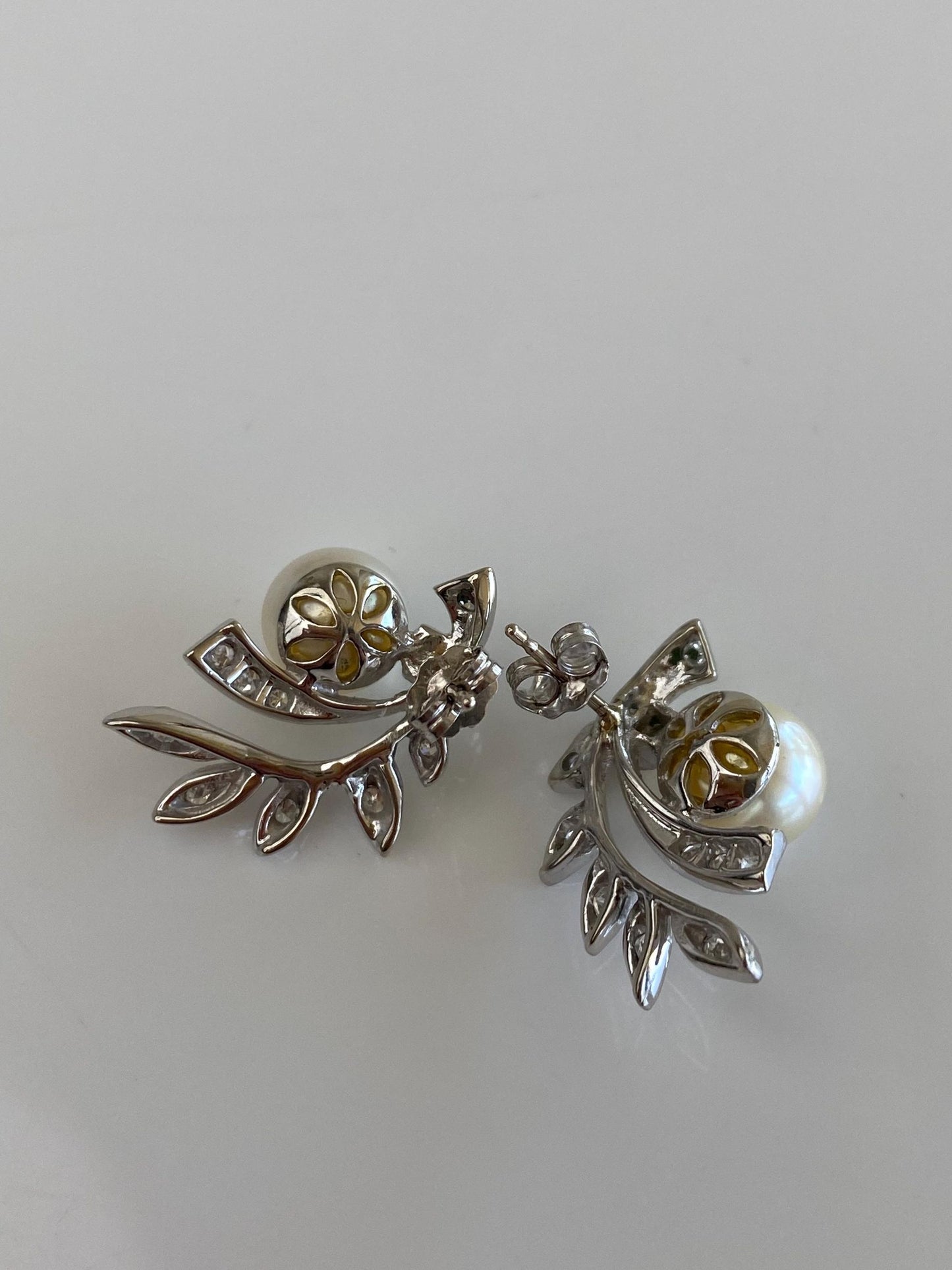 Vintage Solid 14k White Gold Diamond Pearl Leaves Stud Earrings