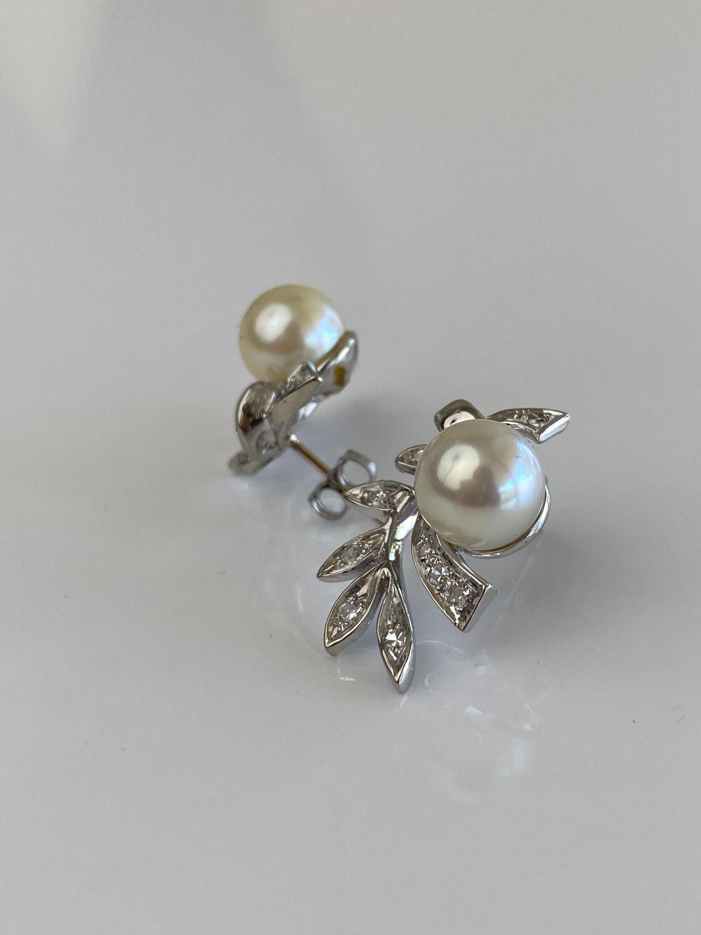 Vintage Solid 14k White Gold Diamond Pearl Leaves Stud Earrings