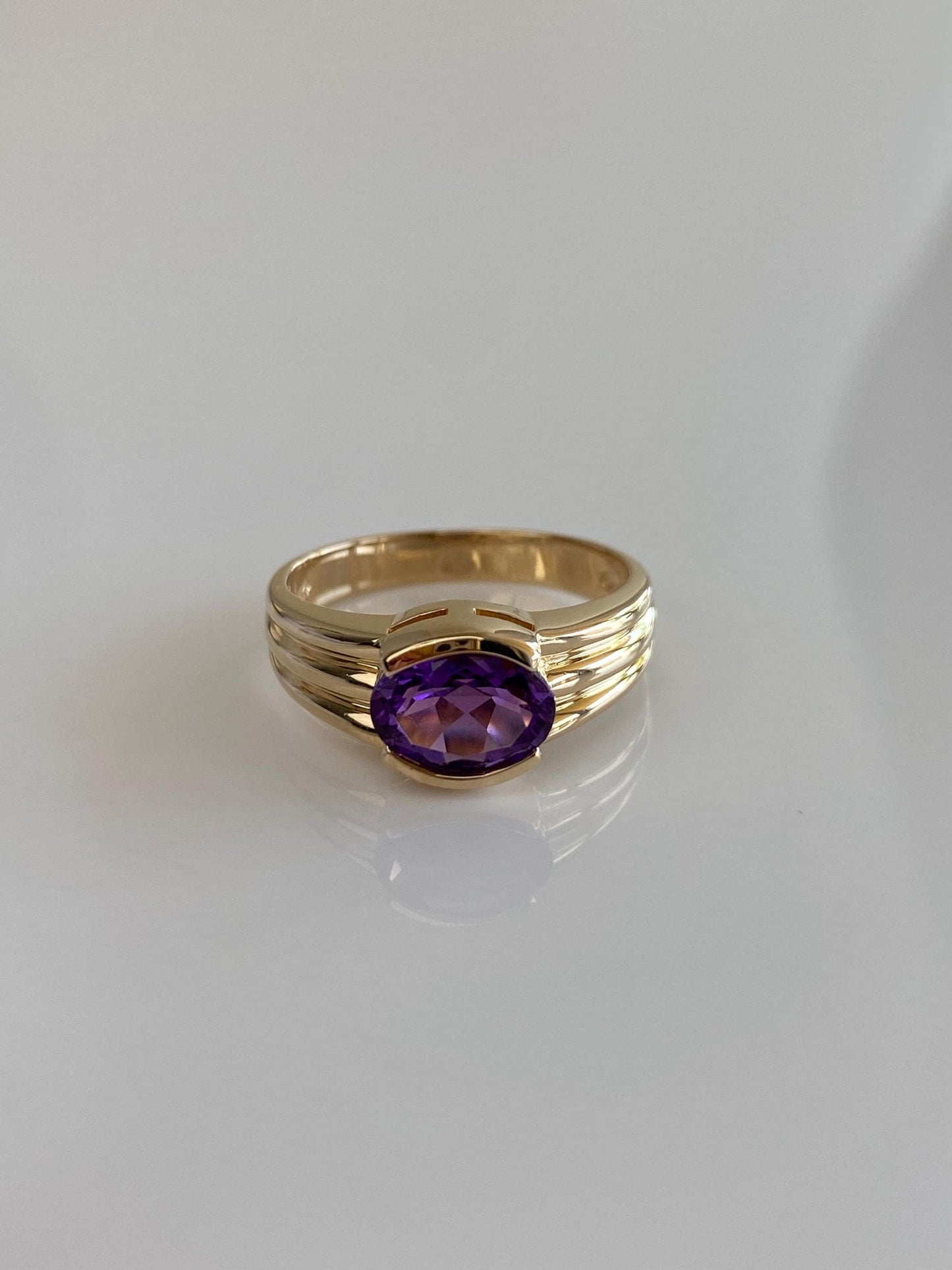 Vintage Solid 14k Yellow Gold Amethyst Lined Ring Band - Size 6.25