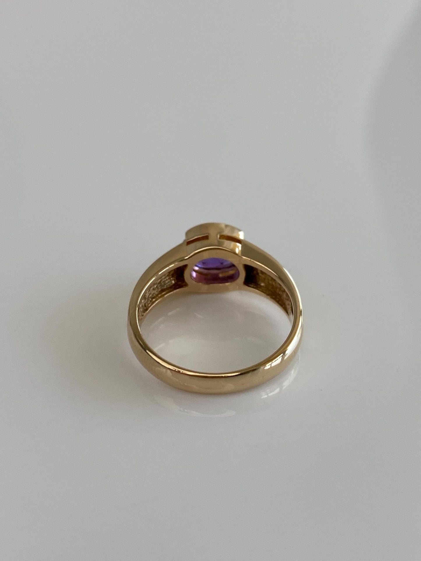Vintage Solid 14k Yellow Gold Amethyst Lined Ring Band - Size 6.25