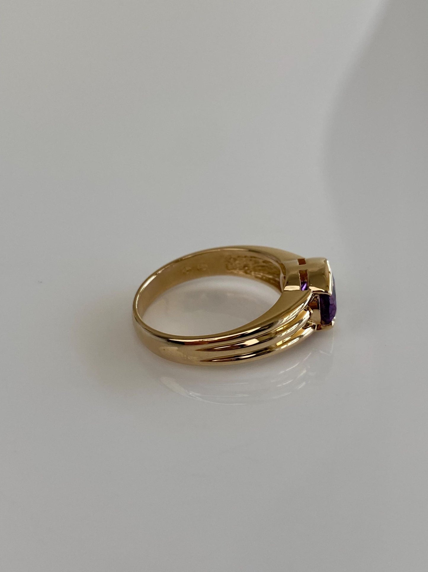Vintage Solid 14k Yellow Gold Amethyst Lined Ring Band - Size 6.25