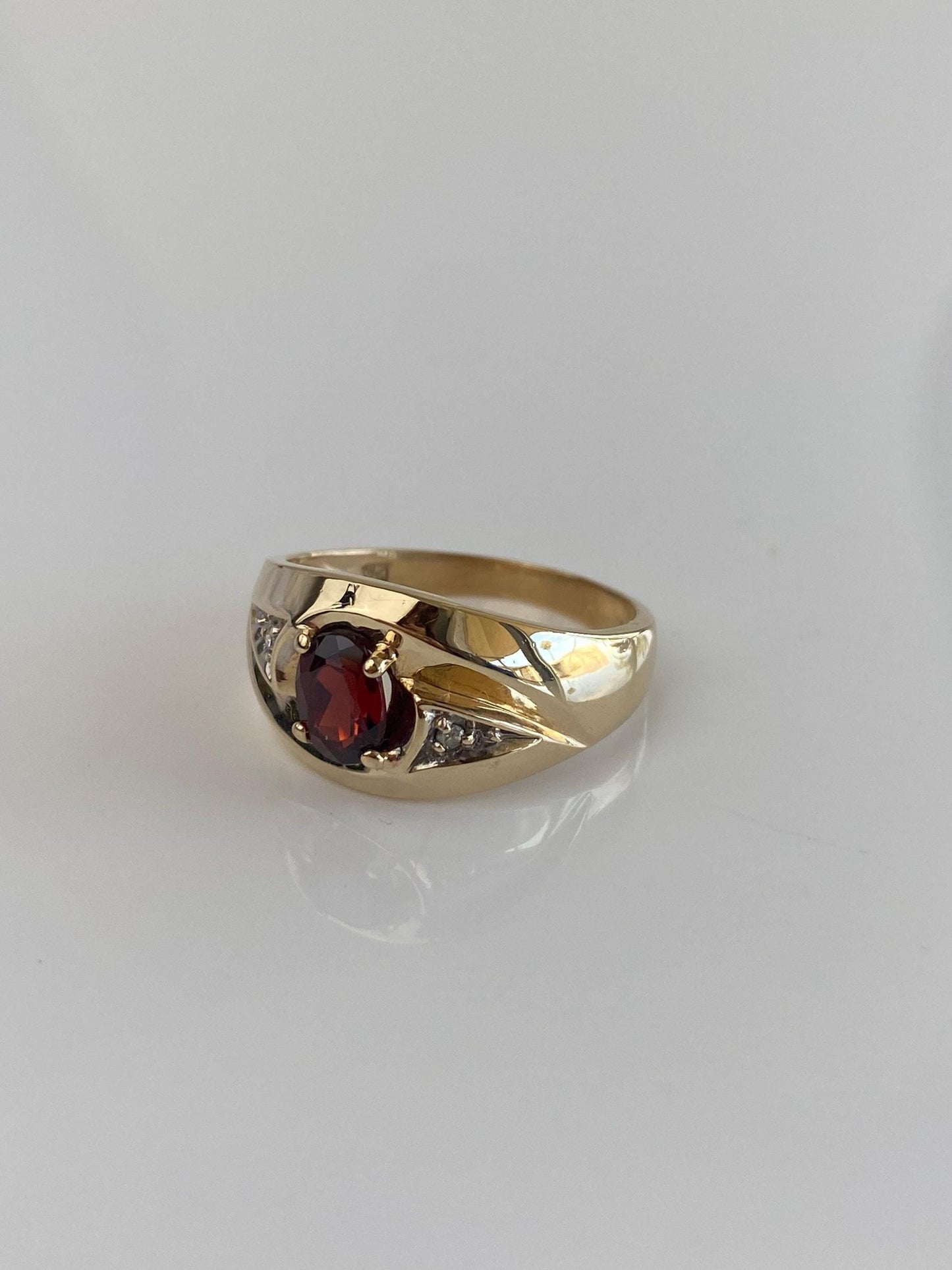 Vintage Solid 14k Yellow Gold Garnet Diamond Ring Band - Size 9.5
