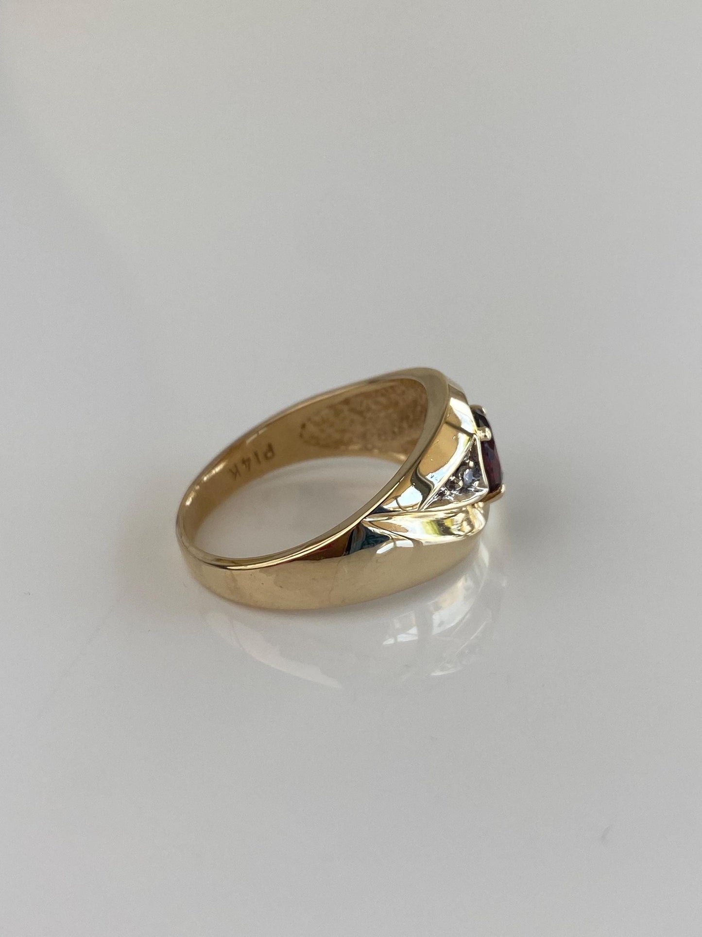 Vintage Solid 14k Yellow Gold Garnet Diamond Ring Band - Size 9.5